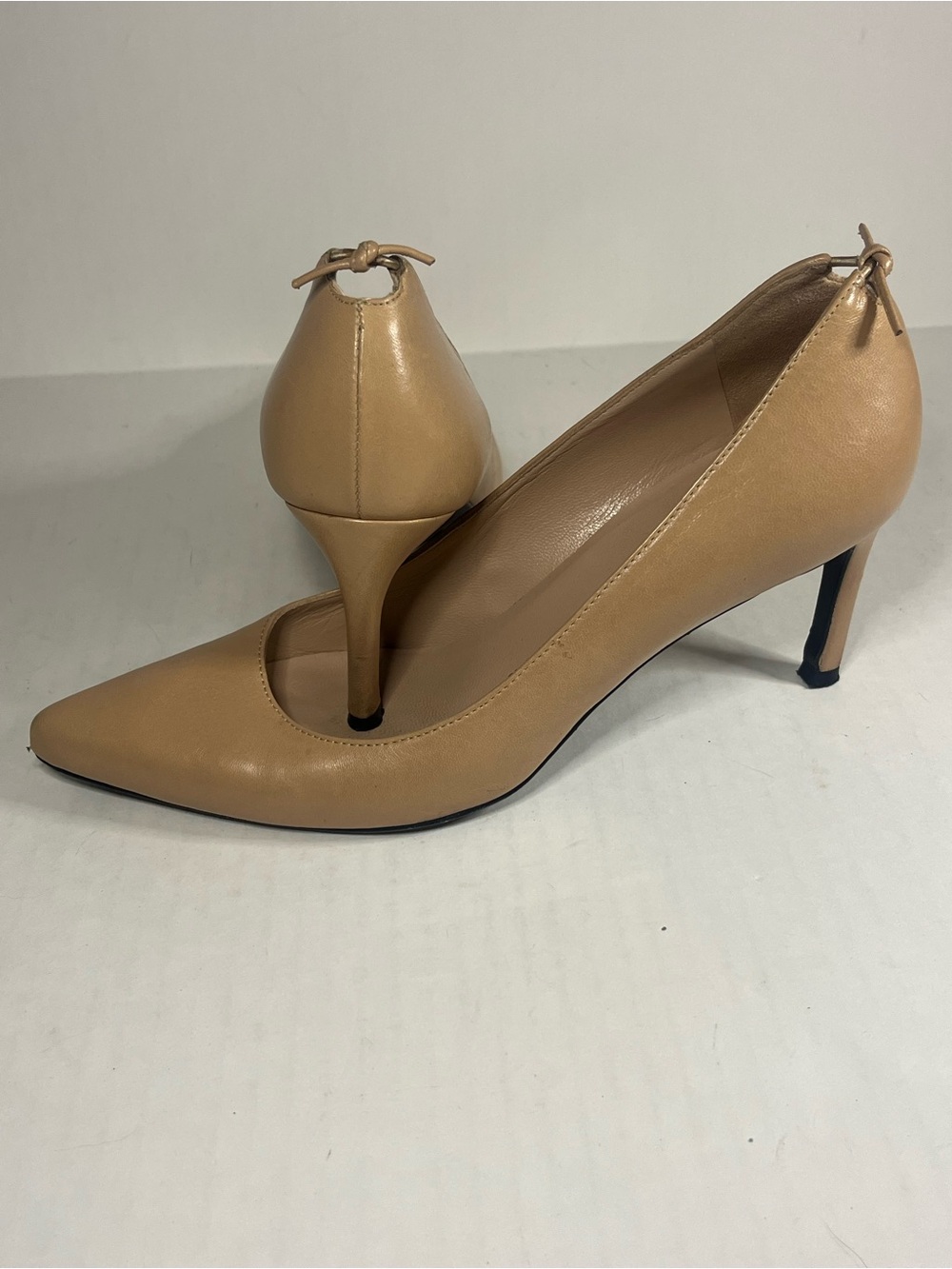 Stuart Weitzman Tan Pointed-Toe Bow Back Stiletto Pumps